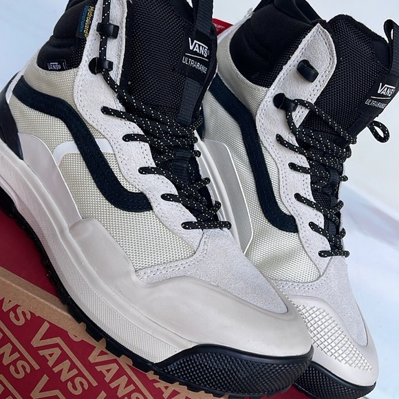 Vans WMNS Ultrarange Exo Hi Mte2 Marshmallow/Black
VN0A4BVSKIG
Sneakers Boots - Picture 10 of 16